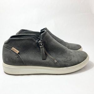 ECCO Size US9/EU40 gray Leather Soft Classic, Zip Bootie Lowtop Comfort